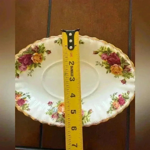 Vintage Royal Albert china set - Picture 9 of 13